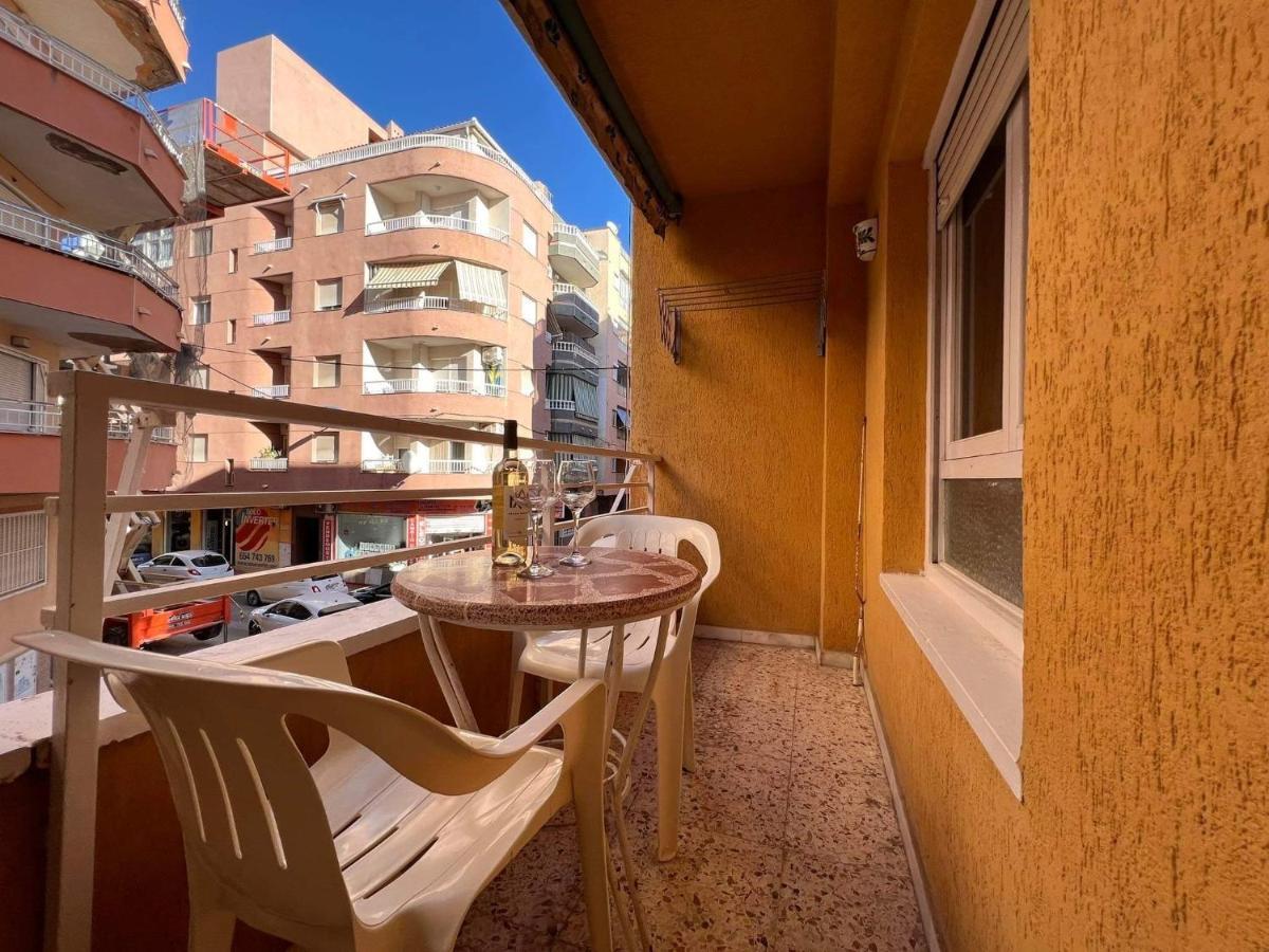 Uroczy Apartament Przy Playa De Los Locos 托雷维耶哈 外观 照片