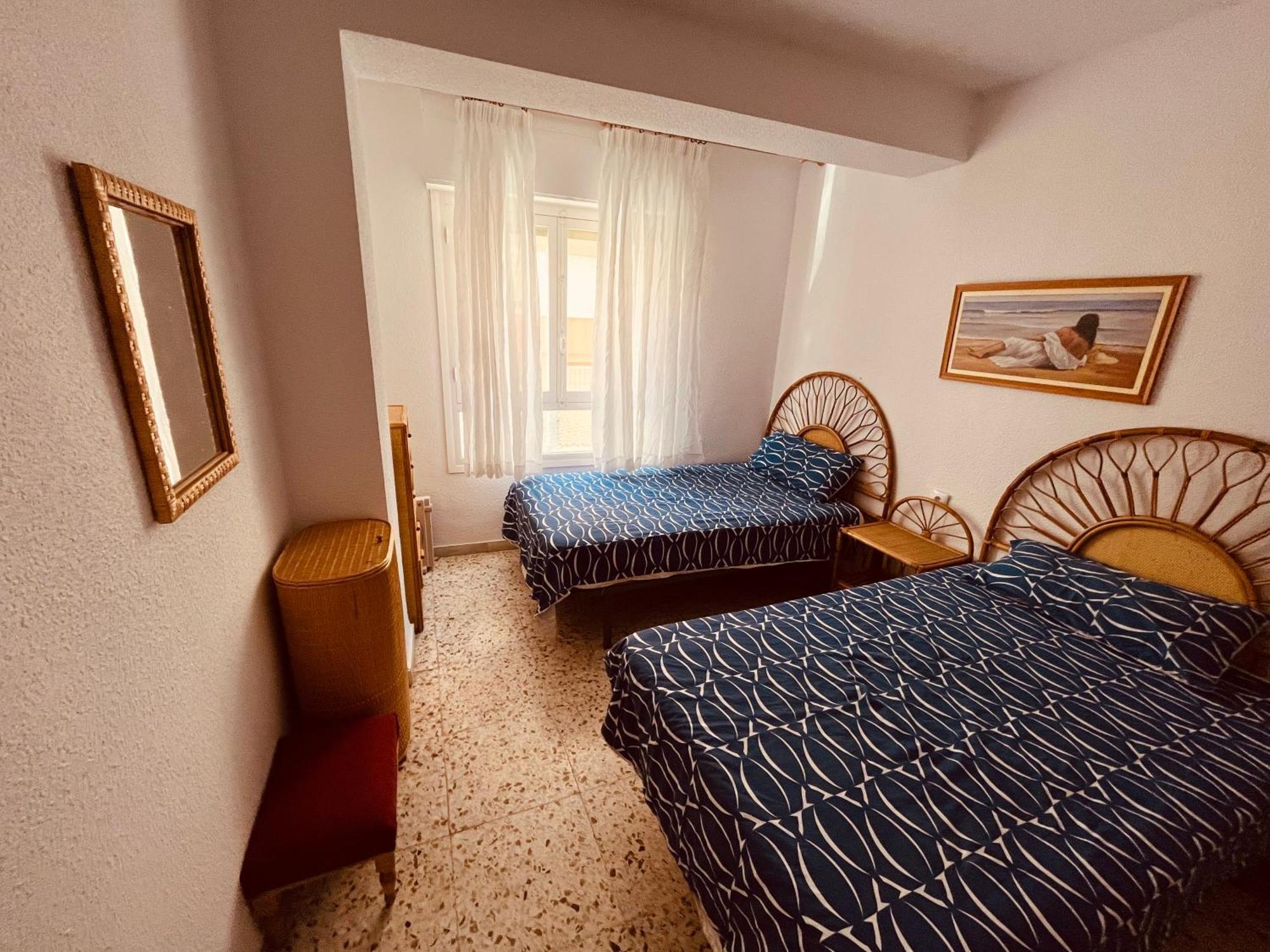 Uroczy Apartament Przy Playa De Los Locos 托雷维耶哈 外观 照片